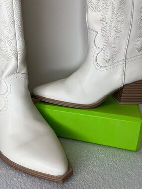 Women's White Pointed Toe Western Heeled Boots